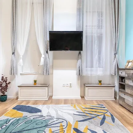 Andrassy Square Apartmán *